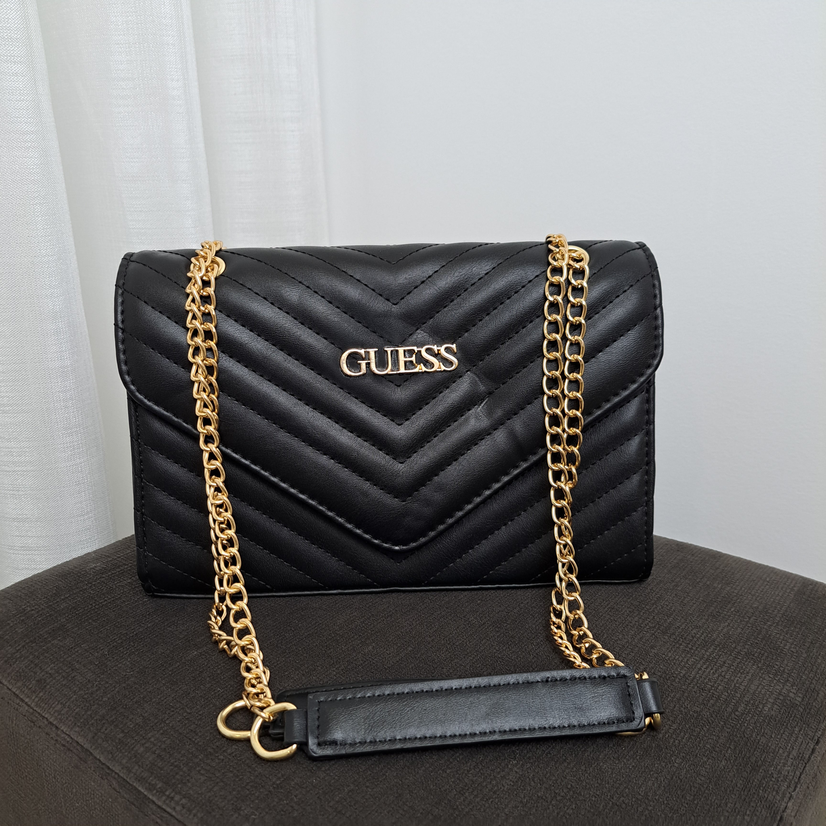 Mala guess preto