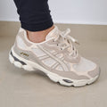 Asics bege