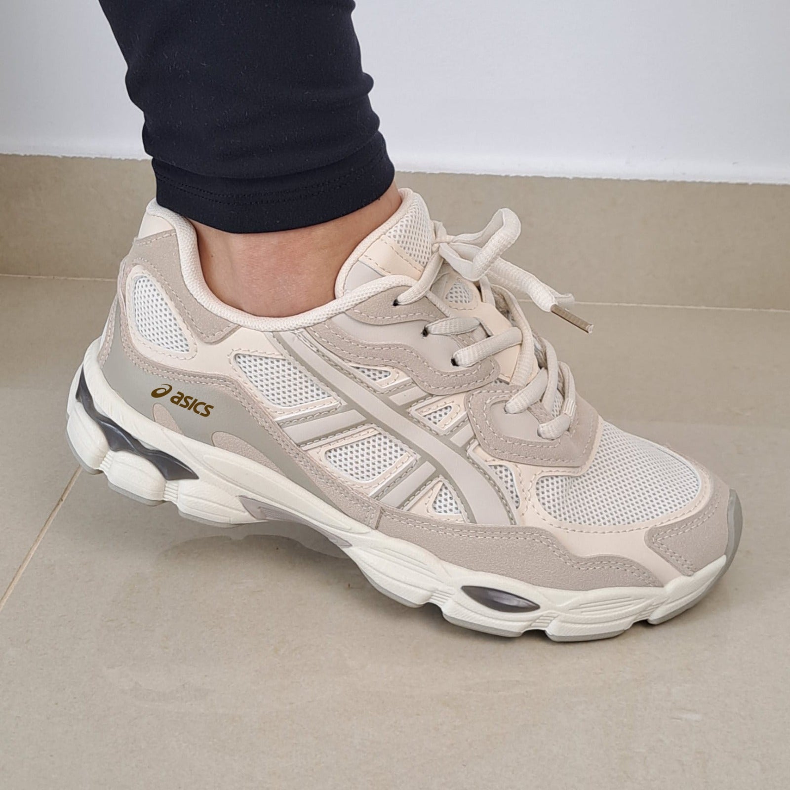 Asics bege